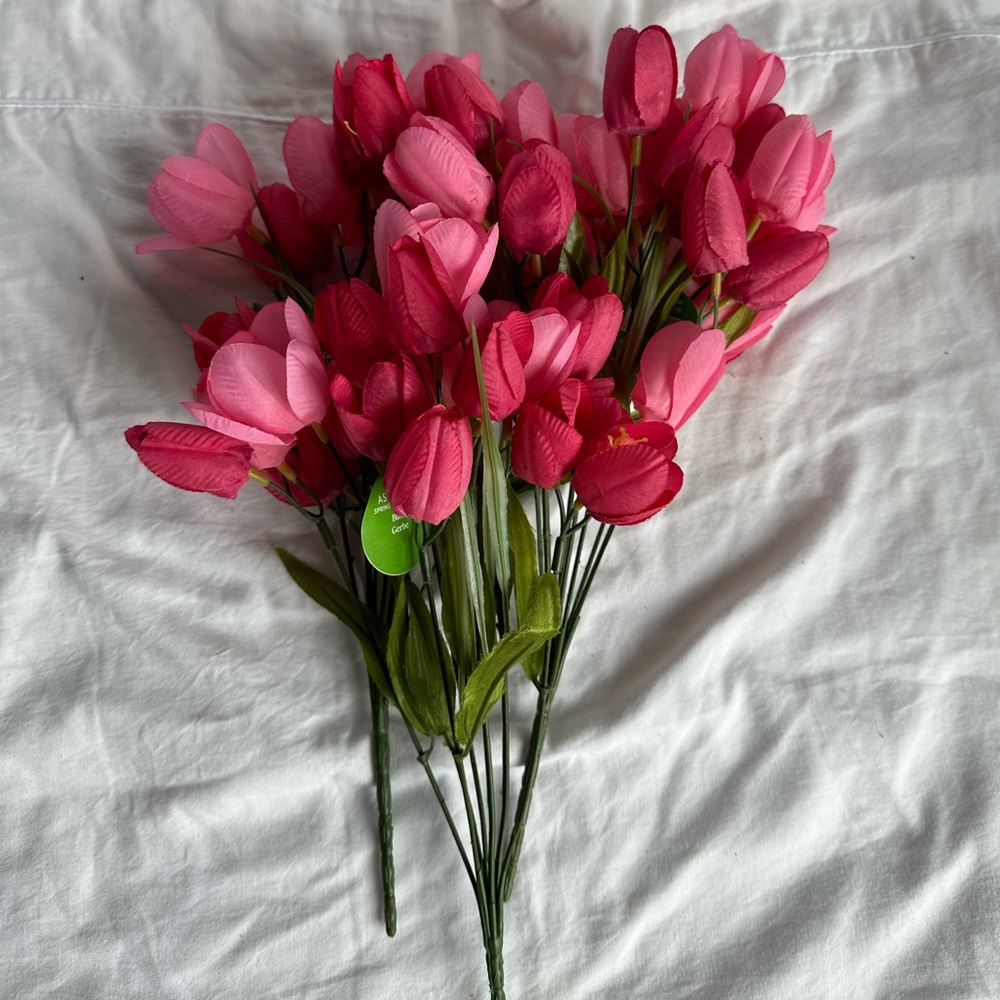 NWT Artificial Pink Tulip Bouquet set - Lifelike Floral Arrangement